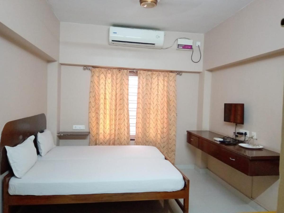Sangeetha Tourist Home Thiruvananthapuram Ngoại thất bức ảnh