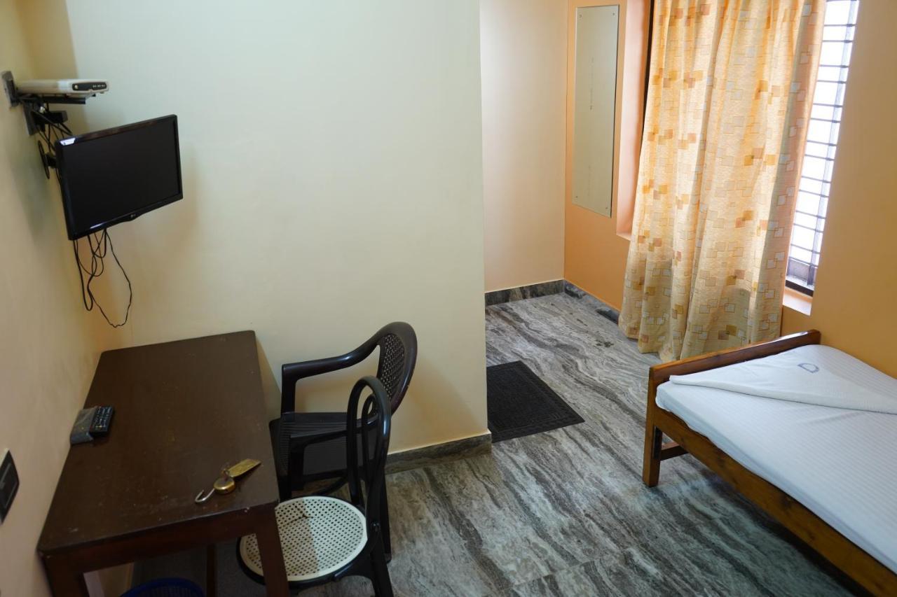 Sangeetha Tourist Home Thiruvananthapuram Ngoại thất bức ảnh